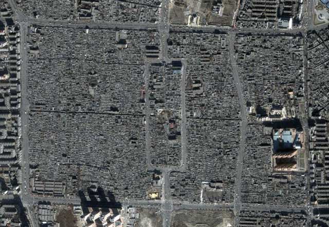 Google Earth imagery of the old city of Tianjin in November 2000 and January 2004
